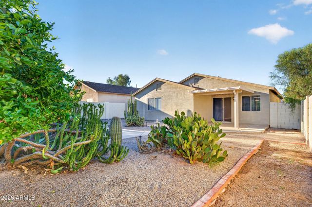 907 E COWBOY COVE Trail, San Tan Valley, AZ 85143