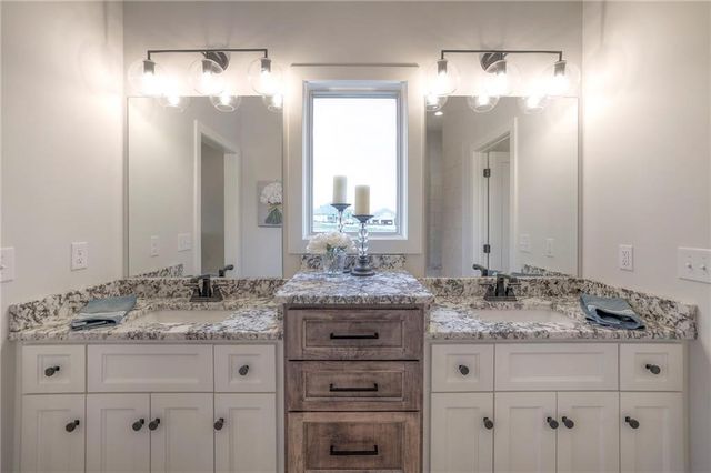 13845 Westgate Street, Overland Park, KS 66221