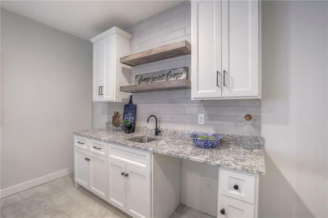 13845 Westgate Street, Overland Park, KS 66221