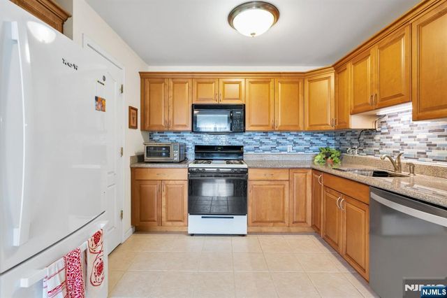 241 Union Street 302, Hackensack, NJ 07601