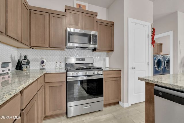 353 DESERTS Drive, Socorro, TX 79927