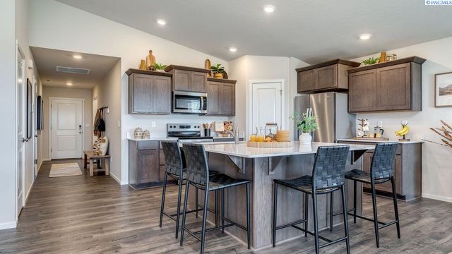 11321 Buckingham Dr, Pasco, WA 99301