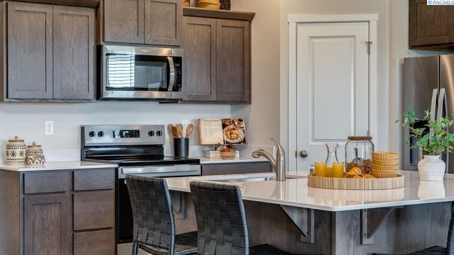 11321 Buckingham Dr, Pasco, WA 99301