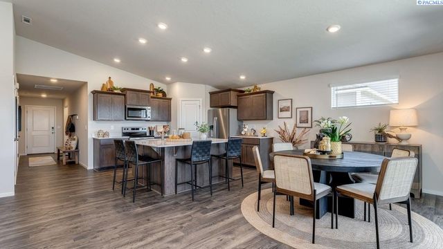 11321 Buckingham Dr, Pasco, WA 99301