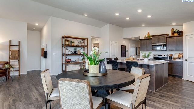 11321 Buckingham Dr, Pasco, WA 99301