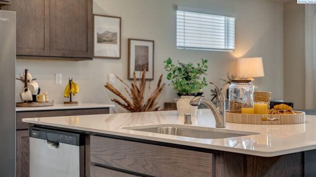 11321 Buckingham Dr, Pasco, WA 99301