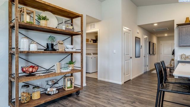 11321 Buckingham Dr, Pasco, WA 99301