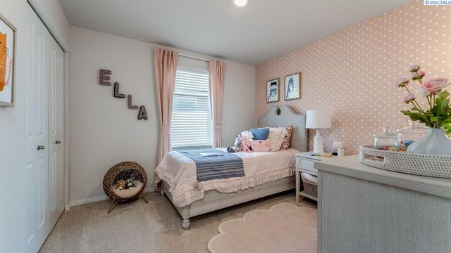 11321 Buckingham Dr, Pasco, WA 99301