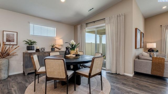 11321 Buckingham Dr, Pasco, WA 99301