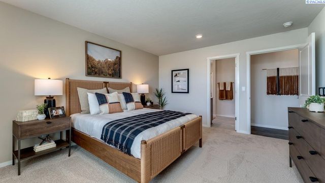 11321 Buckingham Dr, Pasco, WA 99301