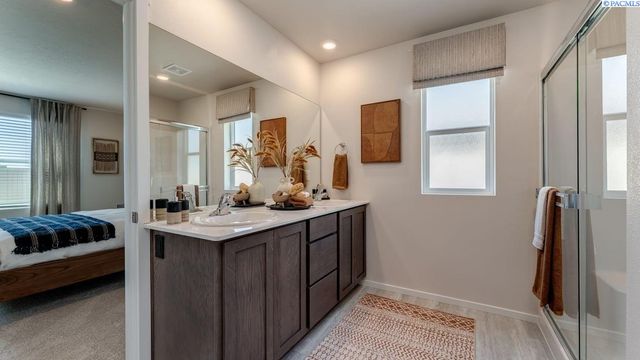 11321 Buckingham Dr, Pasco, WA 99301