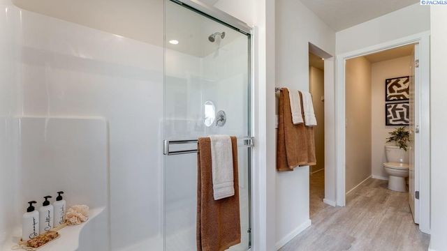 11321 Buckingham Dr, Pasco, WA 99301