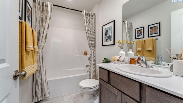 11321 Buckingham Dr, Pasco, WA 99301