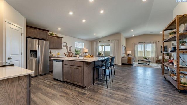 11321 Buckingham Dr, Pasco, WA 99301