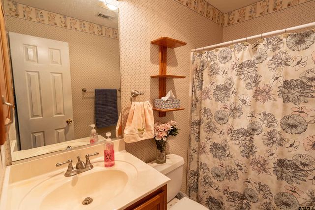 111 Kings James Road, Scroggins, TX 75480