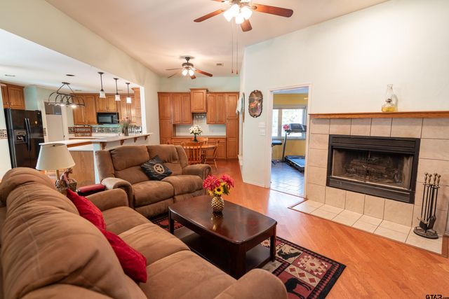 111 Kings James Road, Scroggins, TX 75480