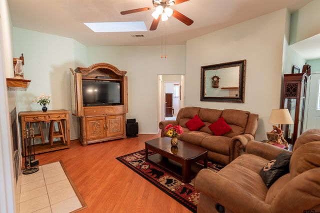 111 Kings James Road, Scroggins, TX 75480