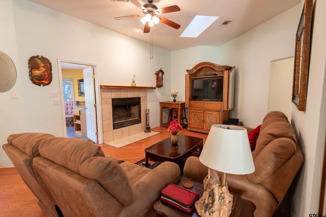 111 Kings James Road, Scroggins, TX 75480