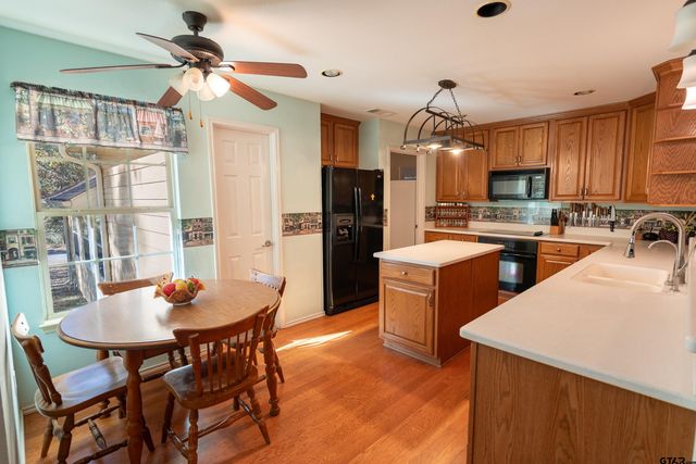 111 Kings James Road, Scroggins, TX 75480