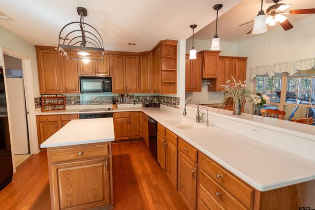 111 Kings James Road, Scroggins, TX 75480