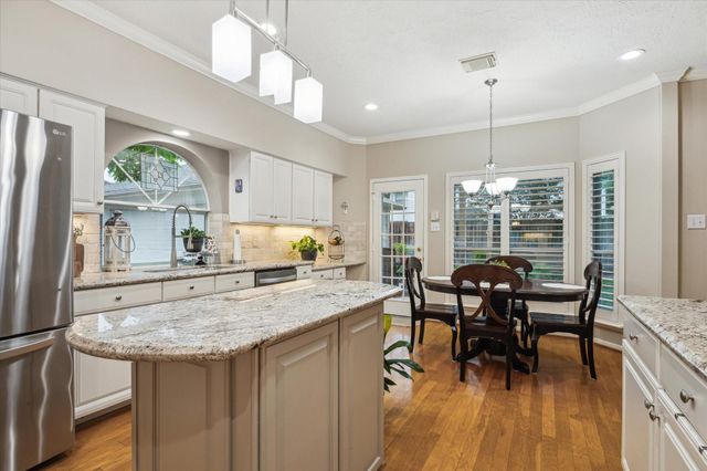 1242 Fawn Valley Drive, League City, TX 77573