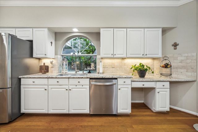 1242 Fawn Valley Drive, League City, TX 77573