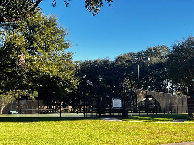 1242 Fawn Valley Drive, League City, TX 77573