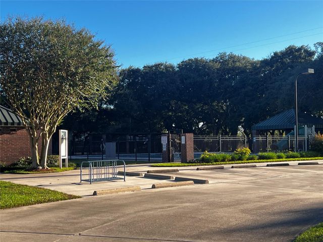 1242 Fawn Valley Drive, League City, TX 77573