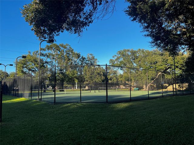 1242 Fawn Valley Drive, League City, TX 77573