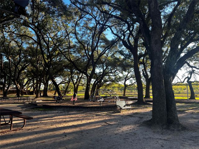 1242 Fawn Valley Drive, League City, TX 77573