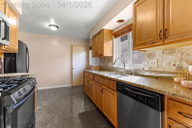 7351 N Gulley Road, Dearborn Heights, MI 48127