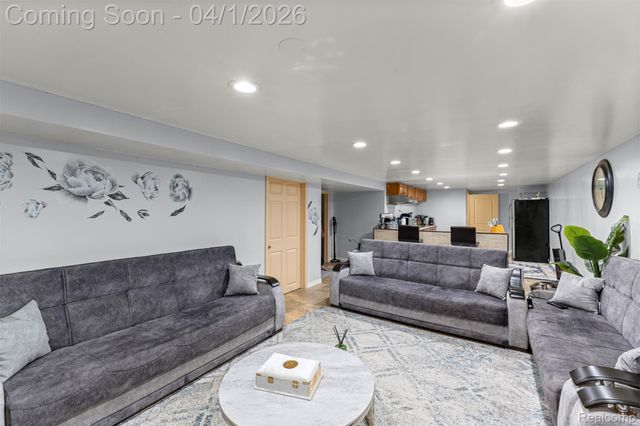 7351 N Gulley Road, Dearborn Heights, MI 48127