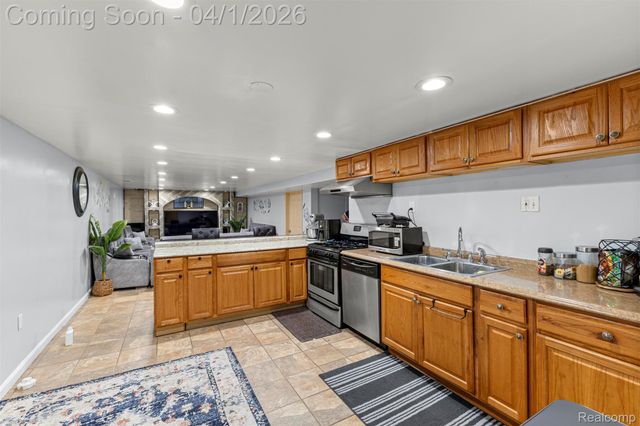 7351 N Gulley Road, Dearborn Heights, MI 48127