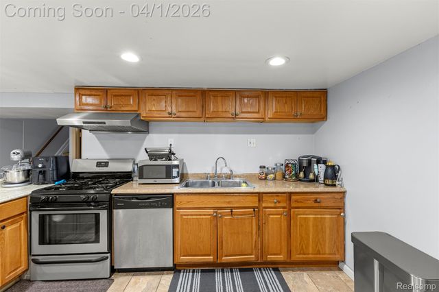 7351 N Gulley Road, Dearborn Heights, MI 48127