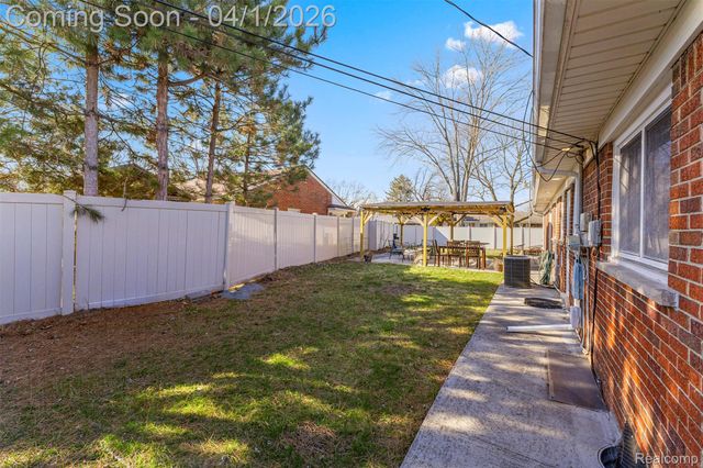 7351 N Gulley Road, Dearborn Heights, MI 48127