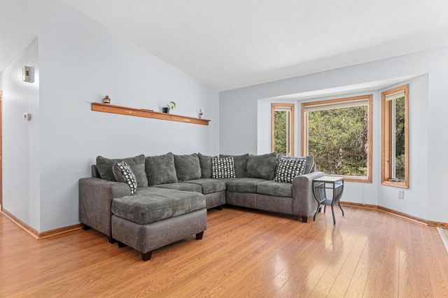 1069 Hunter Ridge, Hudson, WI 54016