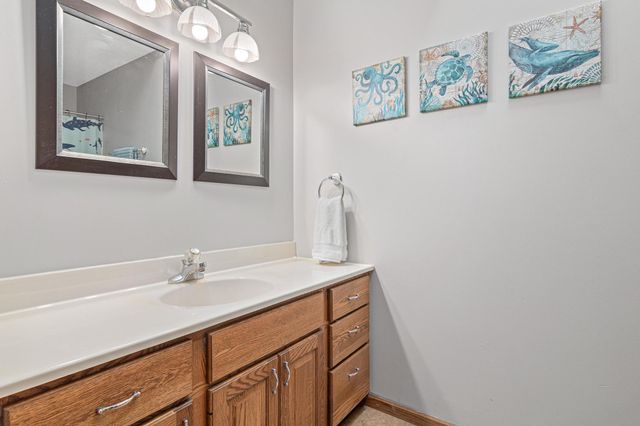 1069 Hunter Ridge, Hudson, WI 54016