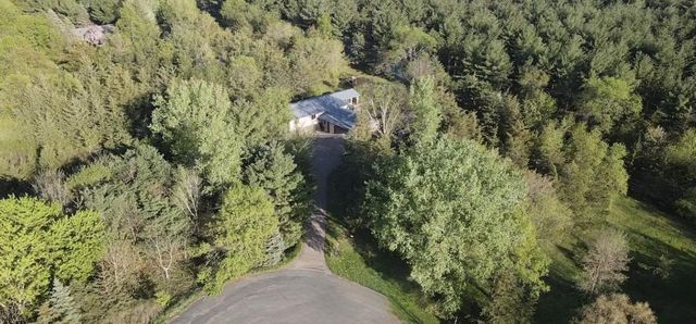 1069 Hunter Ridge, Hudson, WI 54016