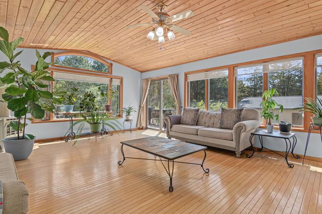 1069 Hunter Ridge, Hudson, WI 54016