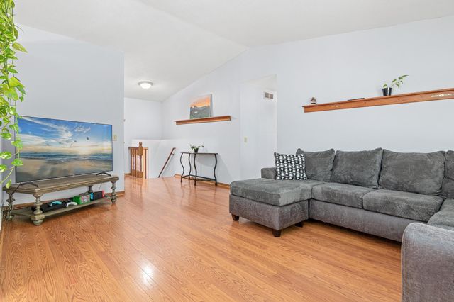 1069 Hunter Ridge, Hudson, WI 54016