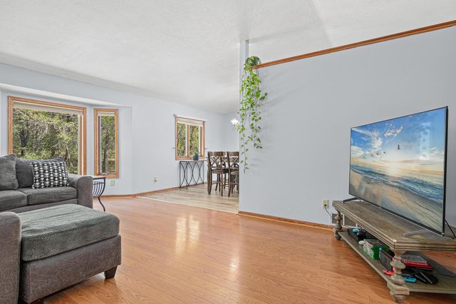 1069 Hunter Ridge, Hudson, WI 54016