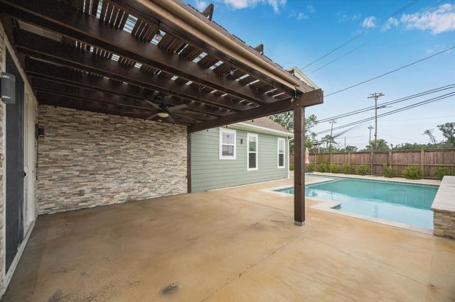 1115 Du Barry Lane, Houston, TX 77018