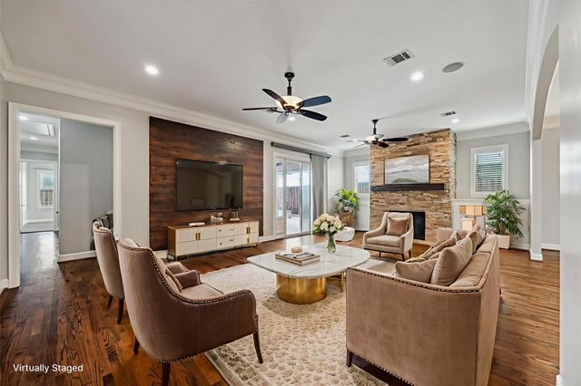 1115 Du Barry Lane, Houston, TX 77018