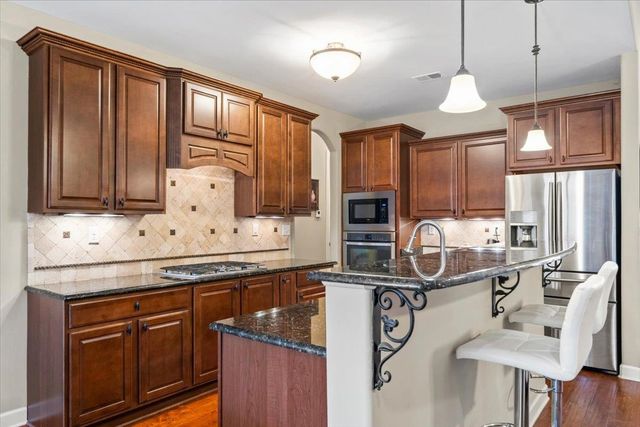 8556 WOODLAND ROSE CIR N, Memphis, TN 38016