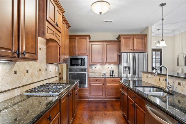 8556 WOODLAND ROSE CIR N, Memphis, TN 38016