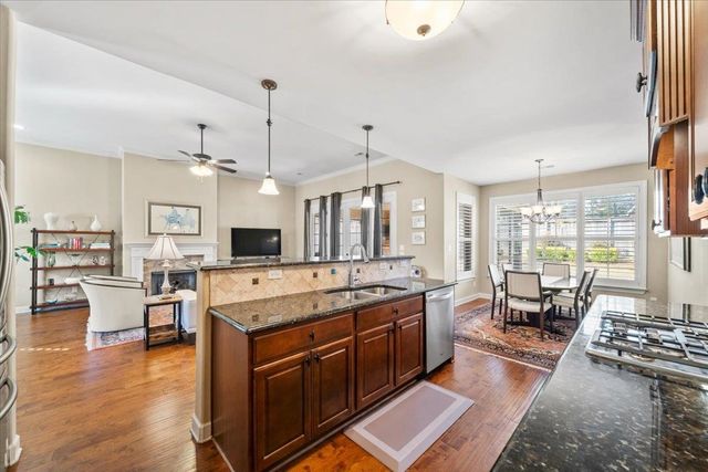 8556 WOODLAND ROSE CIR N, Memphis, TN 38016