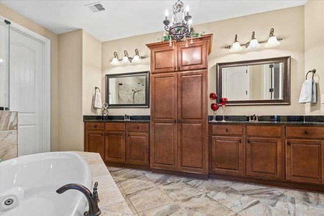 8556 WOODLAND ROSE CIR N, Memphis, TN 38016