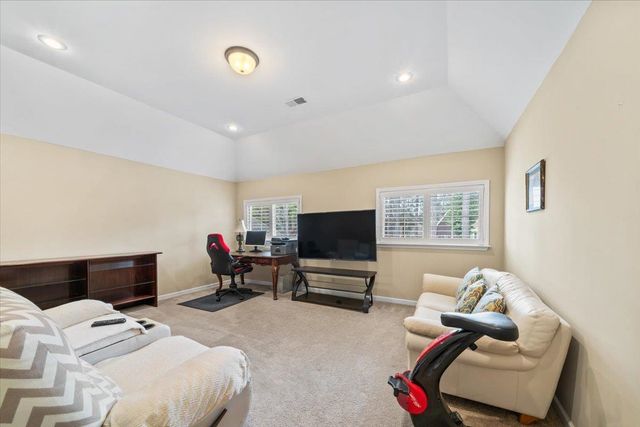 8556 WOODLAND ROSE CIR N, Memphis, TN 38016