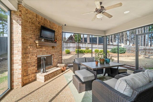 8556 WOODLAND ROSE CIR N, Memphis, TN 38016