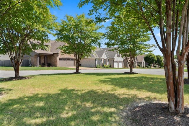 8556 WOODLAND ROSE CIR N, Memphis, TN 38016